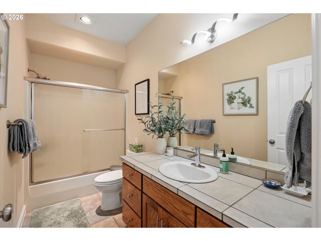 4849 Se ANDEREGG Loop, Portland, OR 97236
