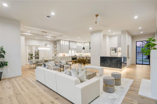 8935 Pado Street, Houston, TX 77055