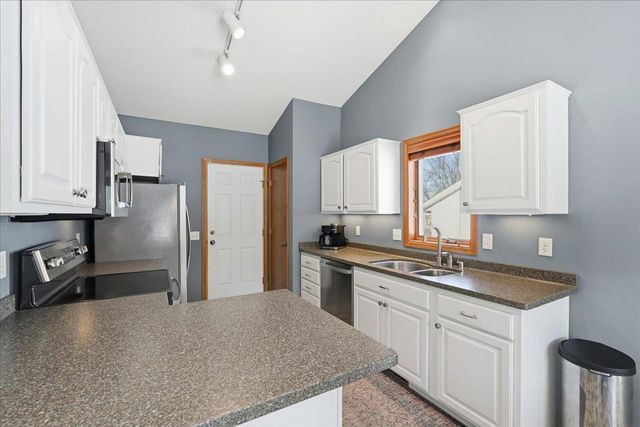 1355 Gray Hawk Way, Sun Prairie, WI 53590