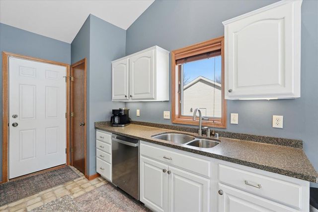 1355 Gray Hawk Way, Sun Prairie, WI 53590