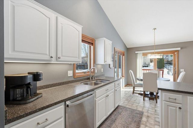 1355 Gray Hawk Way, Sun Prairie, WI 53590