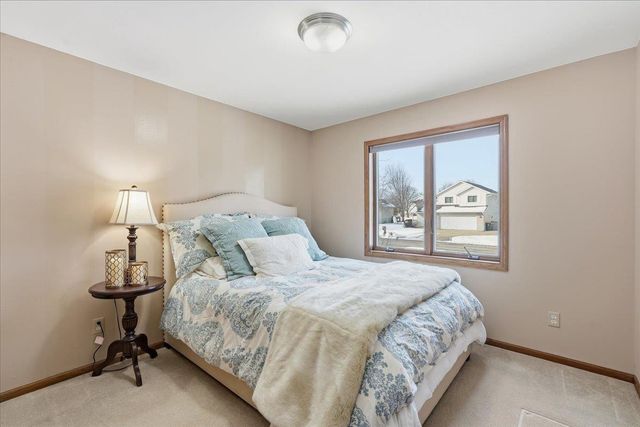 1355 Gray Hawk Way, Sun Prairie, WI 53590