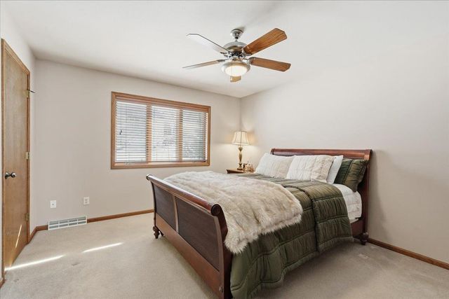 1355 Gray Hawk Way, Sun Prairie, WI 53590