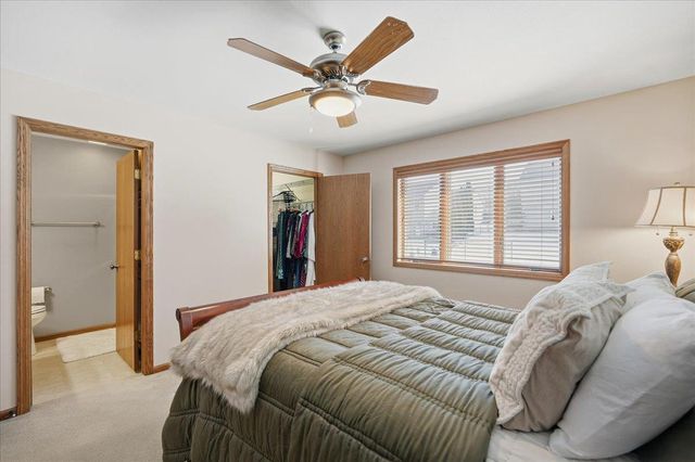 1355 Gray Hawk Way, Sun Prairie, WI 53590