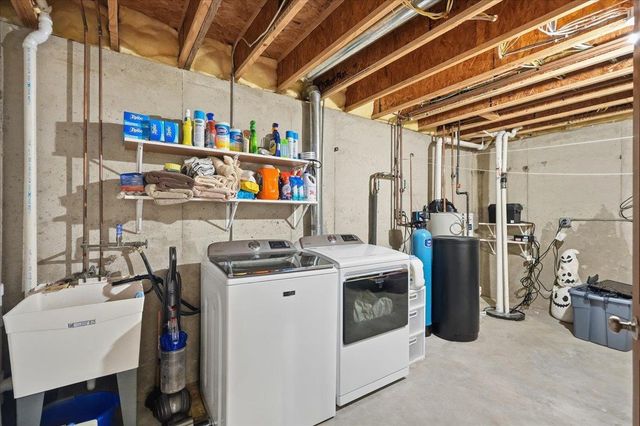 1355 Gray Hawk Way, Sun Prairie, WI 53590