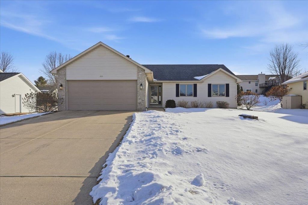 1355 Gray Hawk Way, Sun Prairie, WI 53590