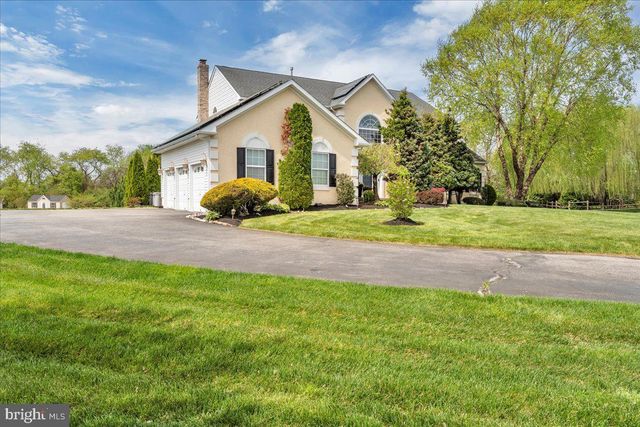 4 JAMES CT, Swedesboro, NJ 08085