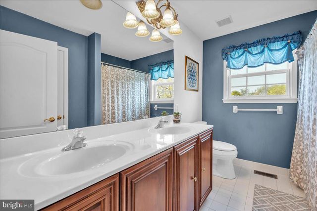 4 JAMES CT, Swedesboro, NJ 08085