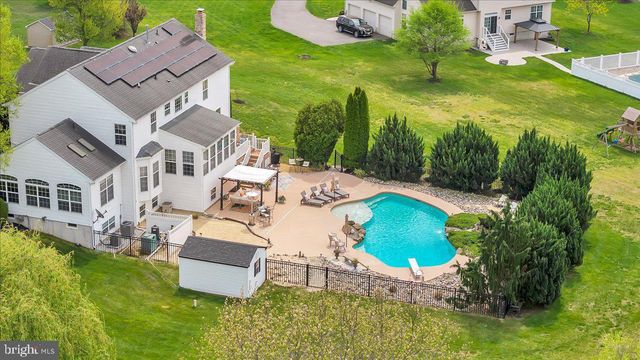 4 JAMES CT, Swedesboro, NJ 08085