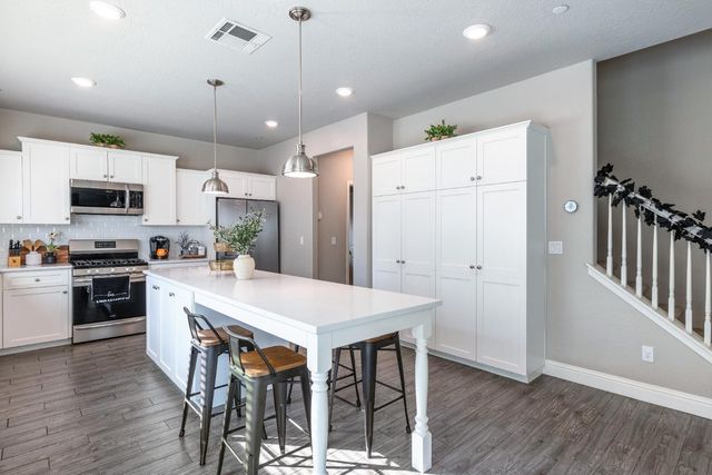 6157 E Garland Avenue, Fresno, CA 93727