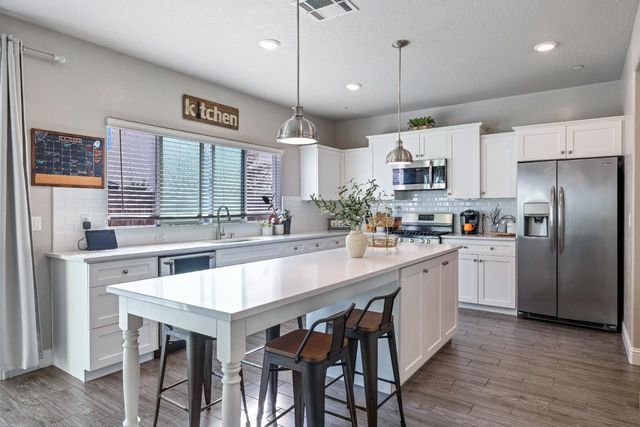 6157 E Garland Avenue, Fresno, CA 93727