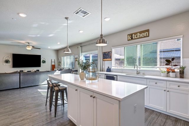 6157 E Garland Avenue, Fresno, CA 93727