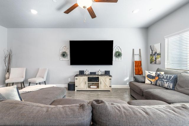 6157 E Garland Avenue, Fresno, CA 93727