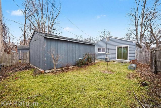 1218 E Milton Avenue, Hazel Park, MI 48030