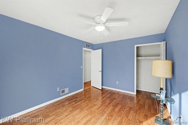 1218 E Milton Avenue, Hazel Park, MI 48030