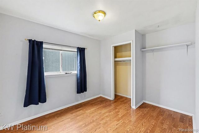 1218 E Milton Avenue, Hazel Park, MI 48030