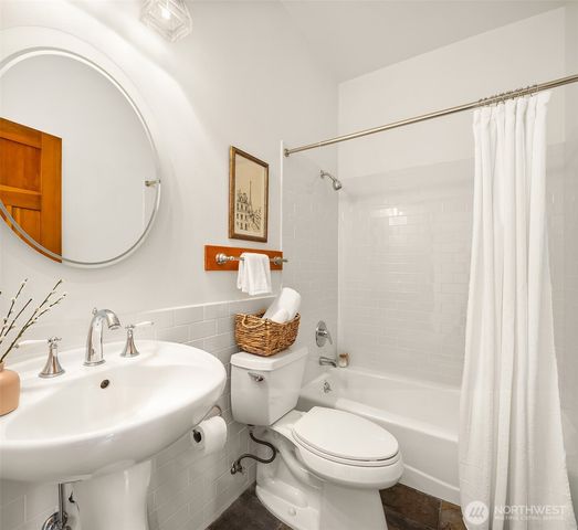 208 19th Avenue, Kirkland, WA 98033