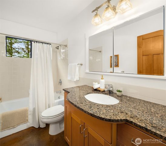 208 19th Avenue, Kirkland, WA 98033