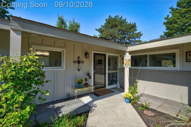 6243 Westview Drive, Grand Blanc, MI 48439