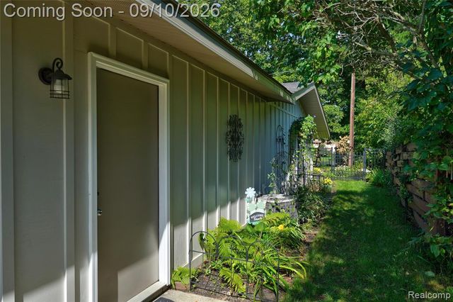 6243 Westview Drive, Grand Blanc, MI 48439