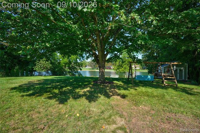 6243 Westview Drive, Grand Blanc, MI 48439
