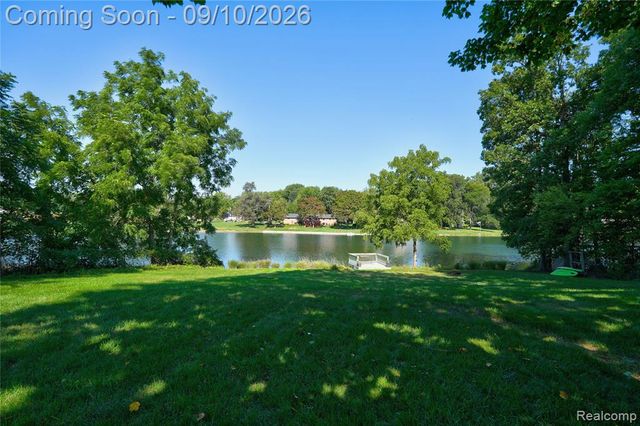 6243 Westview Drive, Grand Blanc, MI 48439