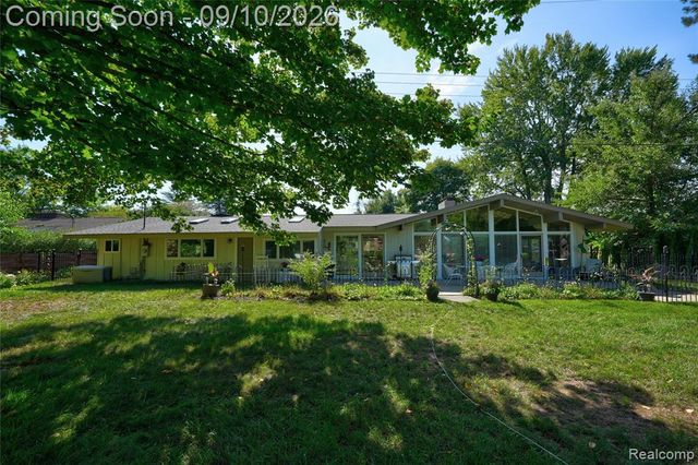 6243 Westview Drive, Grand Blanc, MI 48439