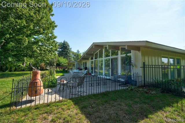 6243 Westview Drive, Grand Blanc, MI 48439