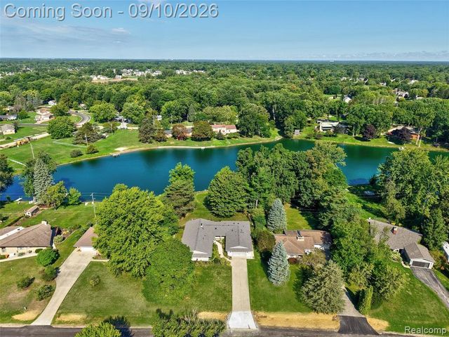 6243 Westview Drive, Grand Blanc, MI 48439