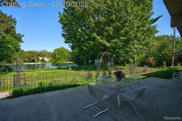 6243 Westview Drive, Grand Blanc, MI 48439