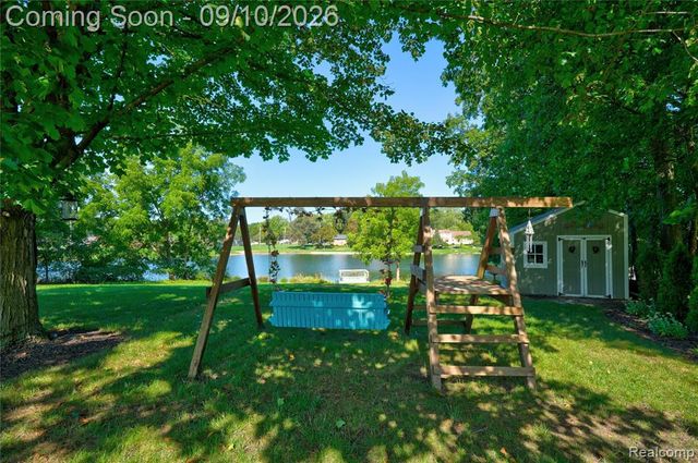 6243 Westview Drive, Grand Blanc, MI 48439
