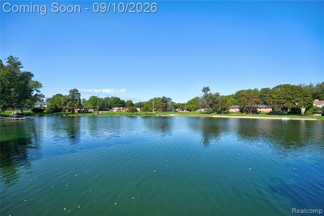 6243 Westview Drive, Grand Blanc, MI 48439