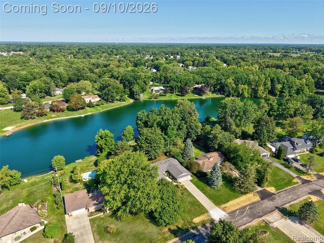 6243 Westview Drive, Grand Blanc, MI 48439