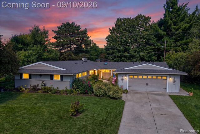 6243 Westview Drive, Grand Blanc, MI 48439