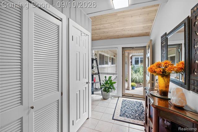 6243 Westview Drive, Grand Blanc, MI 48439
