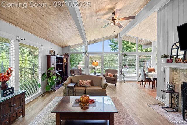6243 Westview Drive, Grand Blanc, MI 48439