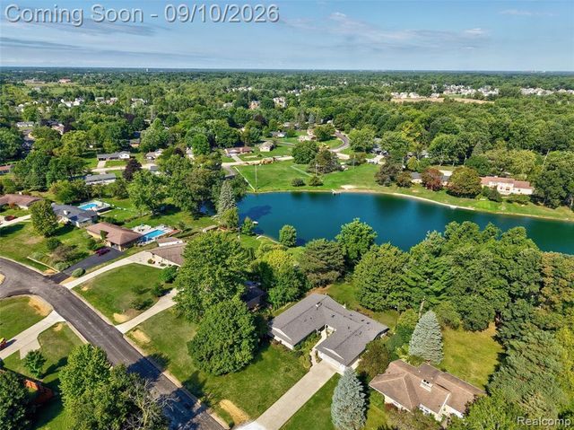 6243 Westview Drive, Grand Blanc, MI 48439
