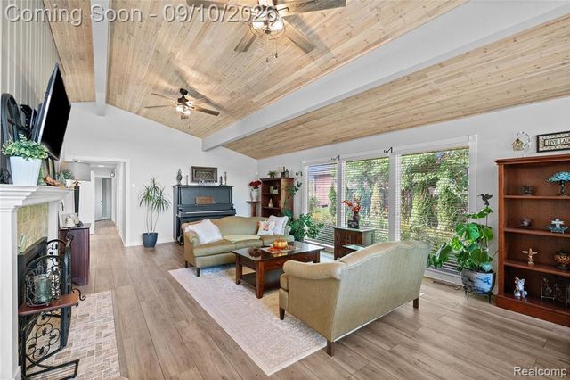 6243 Westview Drive, Grand Blanc, MI 48439