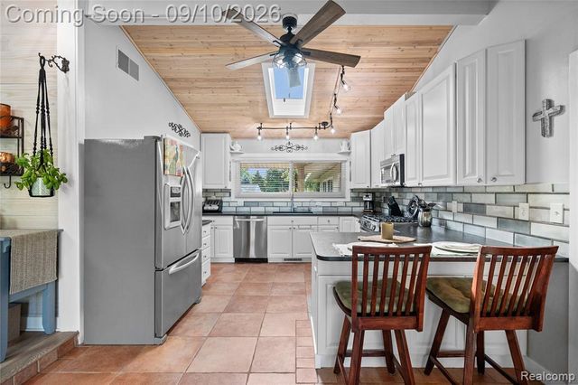 6243 Westview Drive, Grand Blanc, MI 48439