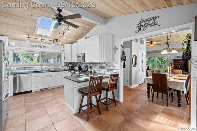 6243 Westview Drive, Grand Blanc, MI 48439