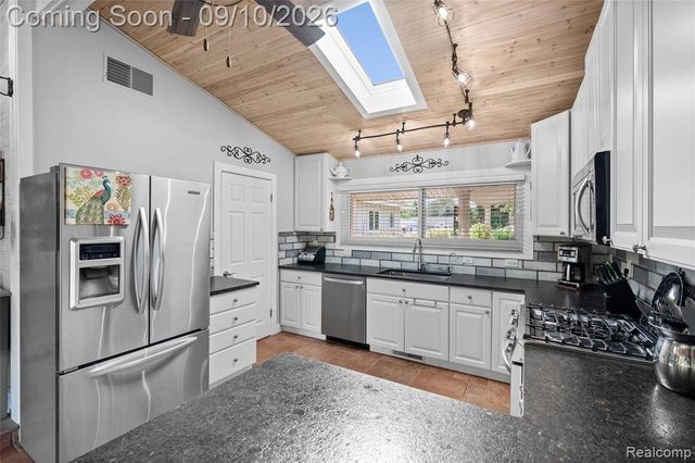 6243 Westview Drive, Grand Blanc, MI 48439