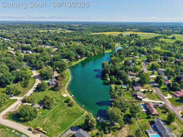 6243 Westview Drive, Grand Blanc, MI 48439