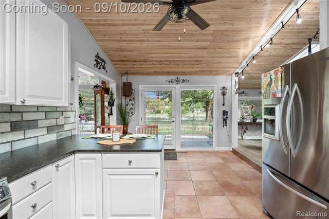 6243 Westview Drive, Grand Blanc, MI 48439