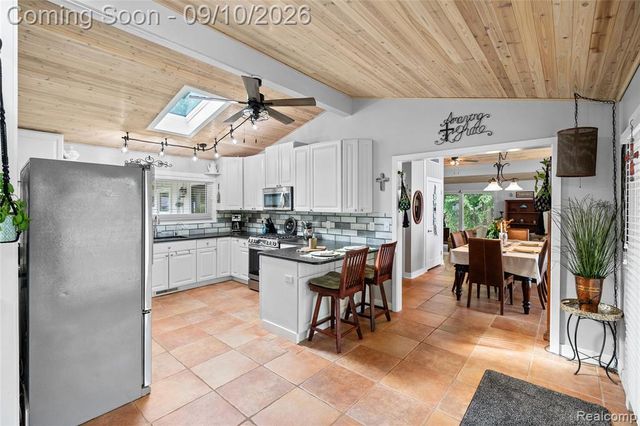 6243 Westview Drive, Grand Blanc, MI 48439