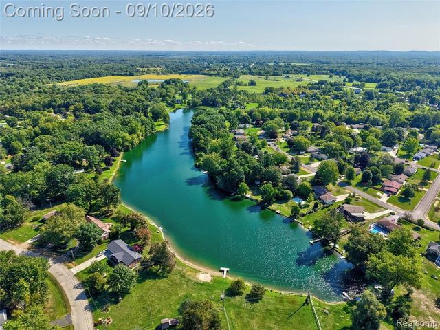 6243 Westview Drive, Grand Blanc, MI 48439