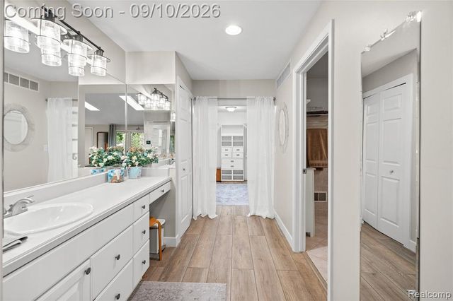 6243 Westview Drive, Grand Blanc, MI 48439
