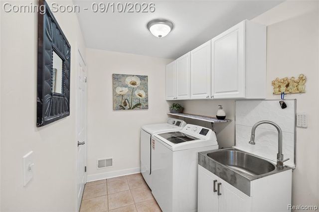 6243 Westview Drive, Grand Blanc, MI 48439