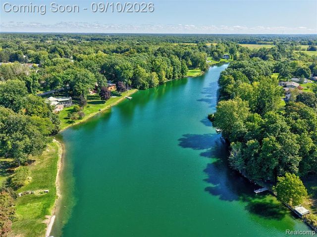 6243 Westview Drive, Grand Blanc, MI 48439
