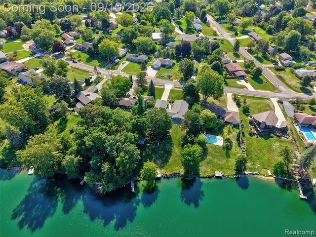 6243 Westview Drive, Grand Blanc, MI 48439