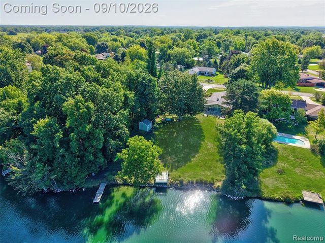 6243 Westview Drive, Grand Blanc, MI 48439